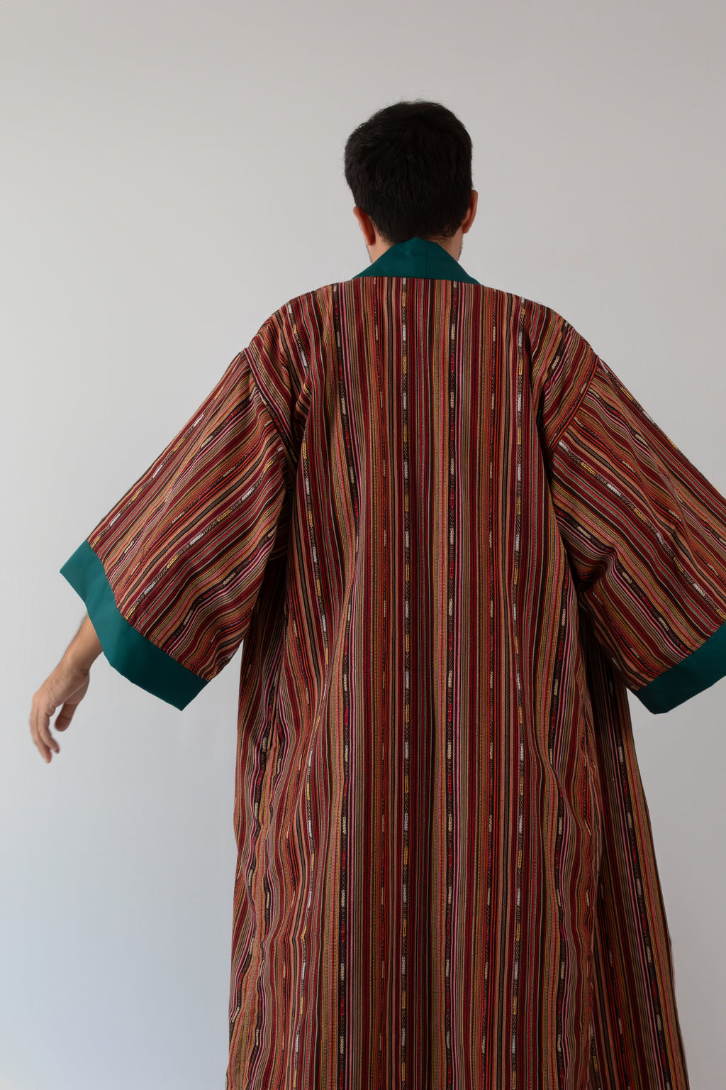 ✦ Ethno-gestreifter Kimono – „Daan Maroon“