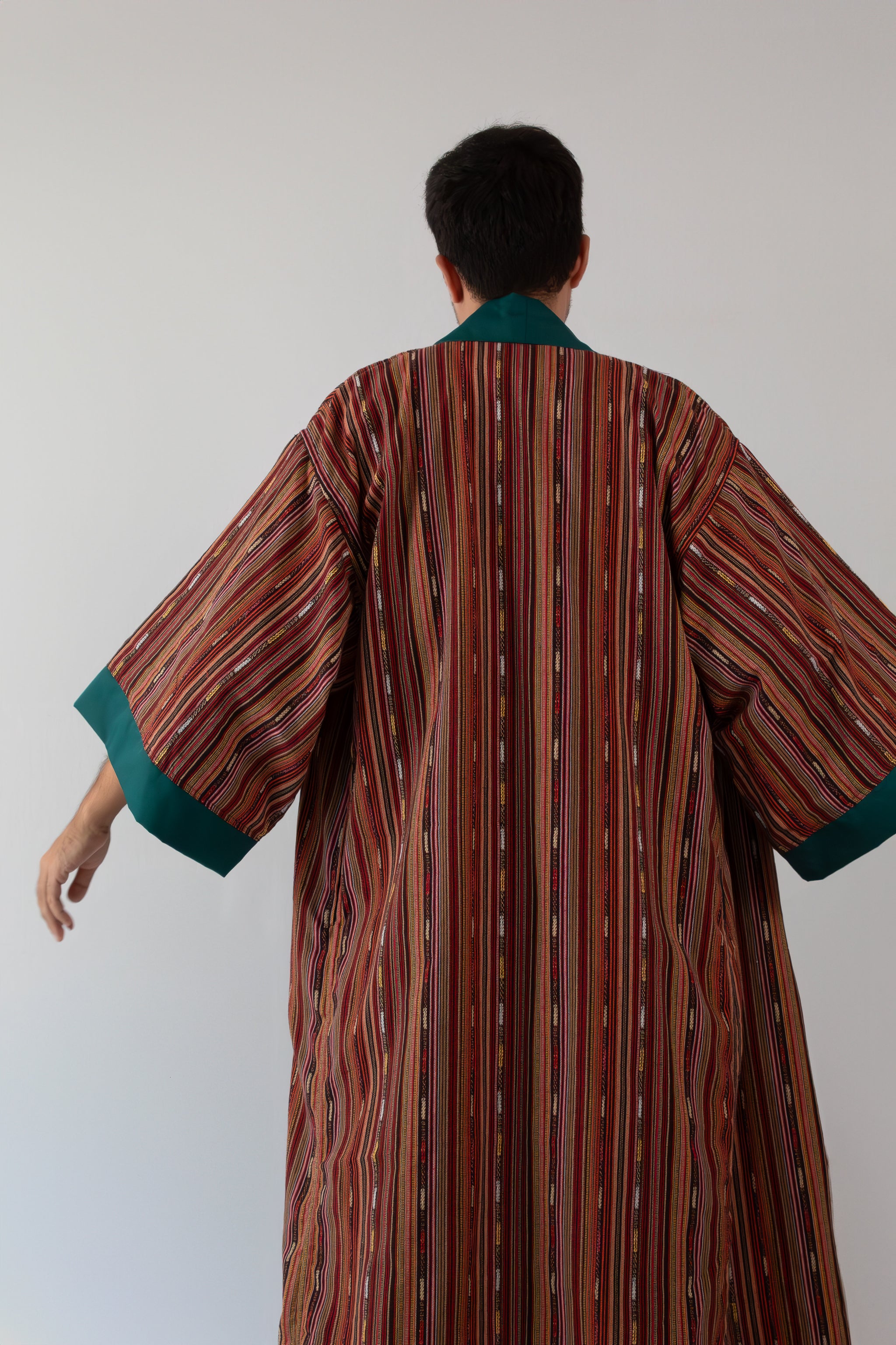 ✦ Ethno-gestreifter Kimono – „Daan Maroon“