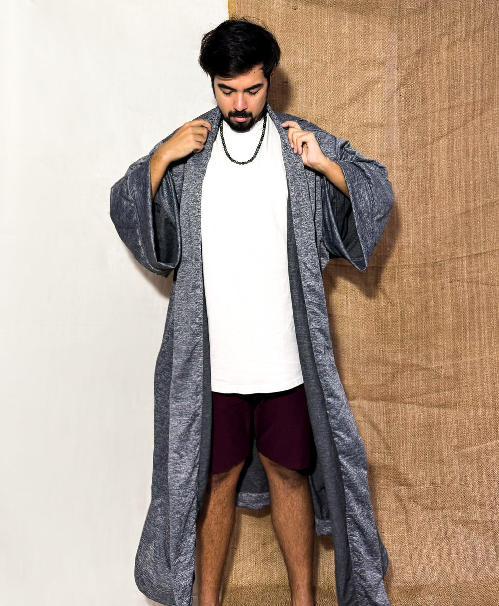 ✦ Kalayaan Roads – Ultraweiter, gemütlicher, minimalistischer grauer Kimono mit erstaunlichem Fall