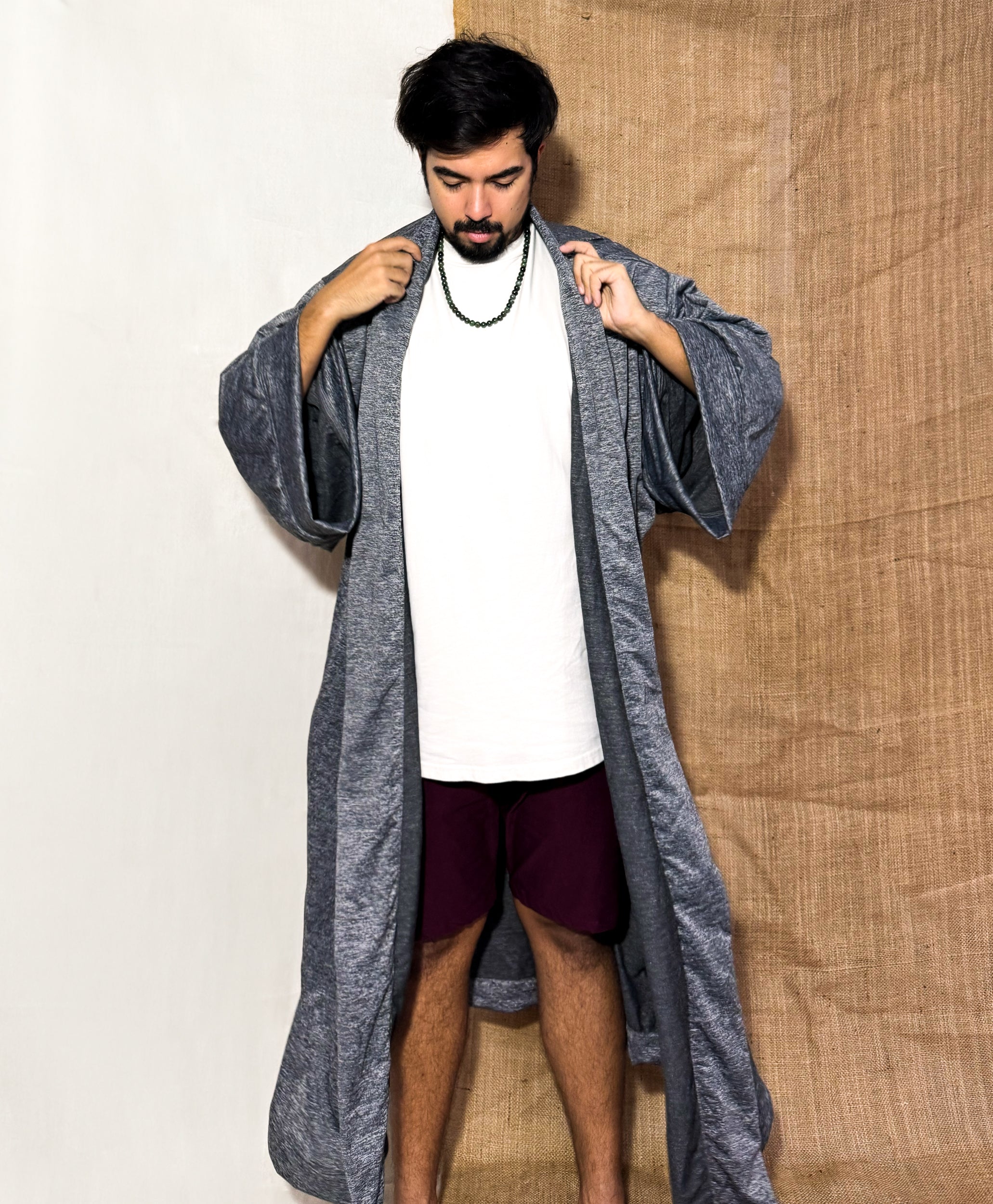 ✦ Kalayaan Roads – Ultraweiter, gemütlicher, minimalistischer grauer Kimono mit erstaunlichem Fall