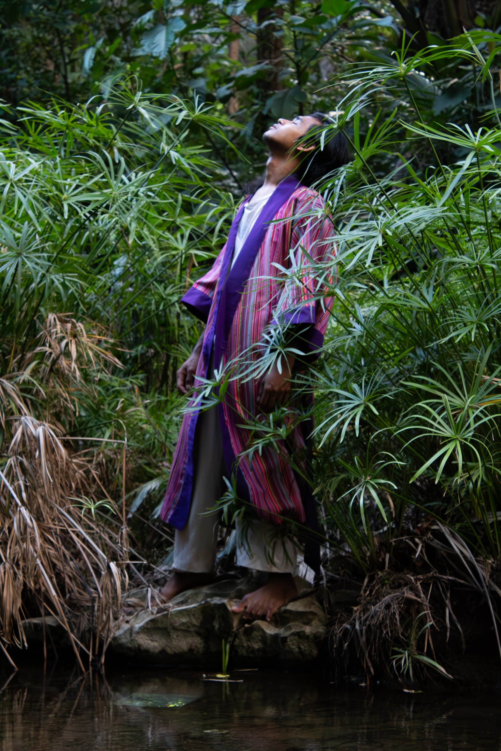 ✦ Trails of Emotions - Lebendiger und kräftiger farbenfroher Kimono im ethnischen Stil mit rosa Streifen