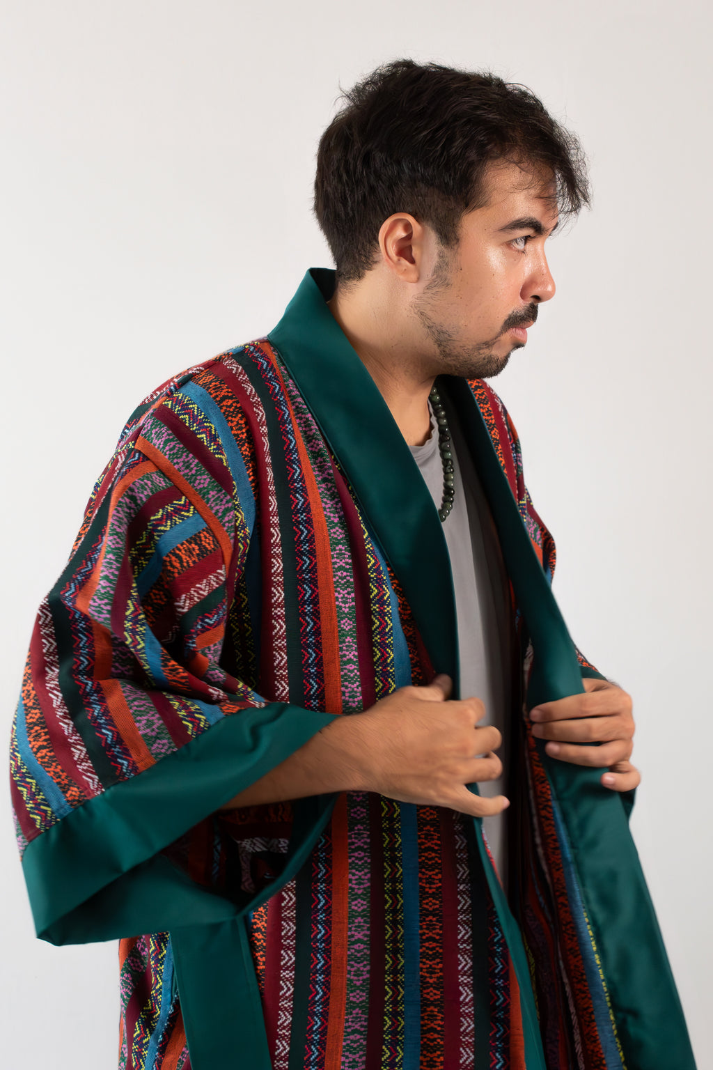✦ Ethno-gestreifter Kimono – „Amihans Gnade“