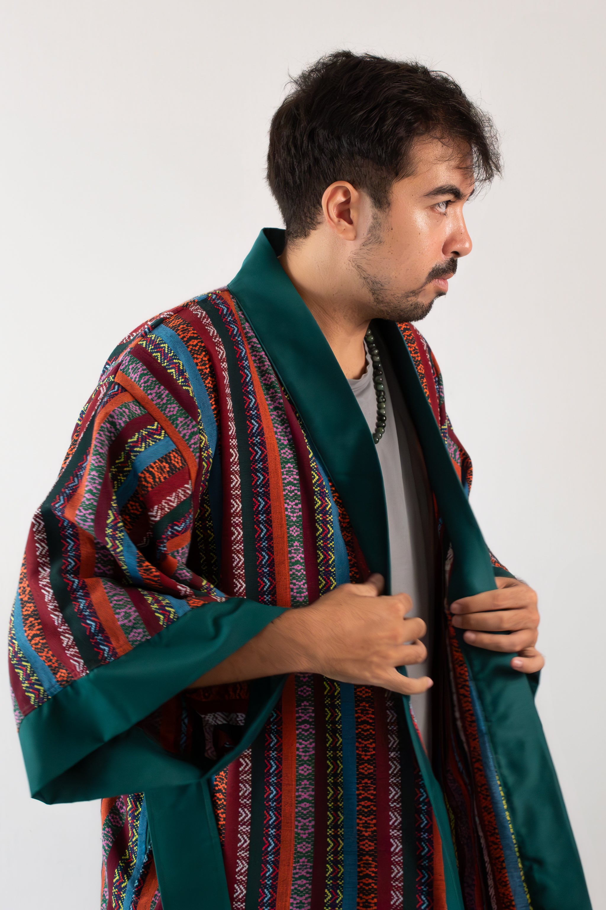 ✦ Ethno-gestreifter Kimono – „Amihans Gnade“