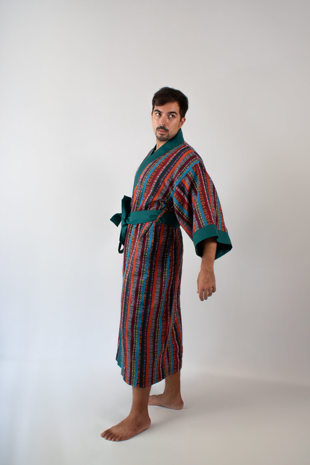 ✦ Ethno-gestreifter Kimono – „Amihans Gnade“