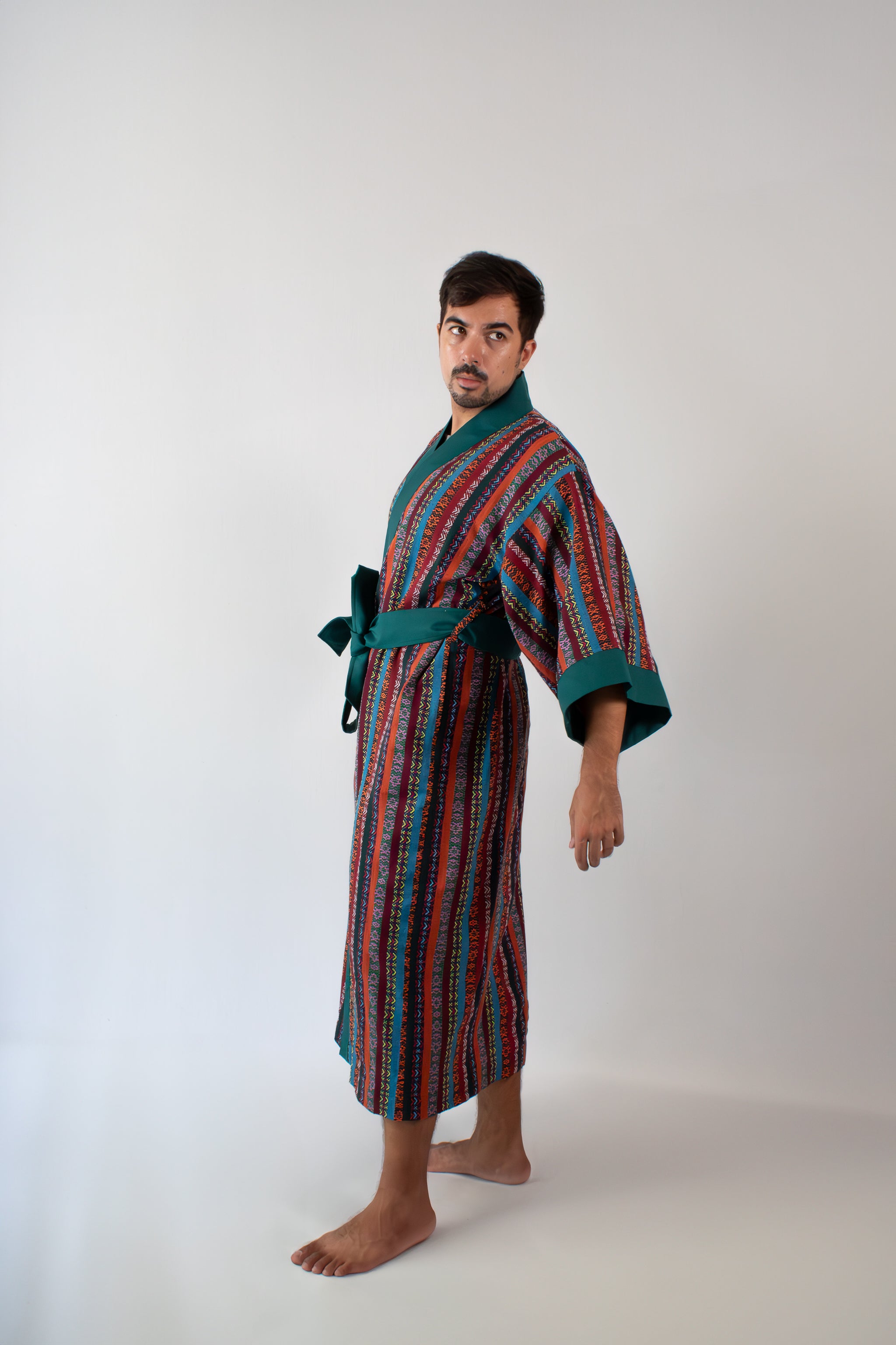 ✦ Ethno-gestreifter Kimono – „Amihans Gnade“