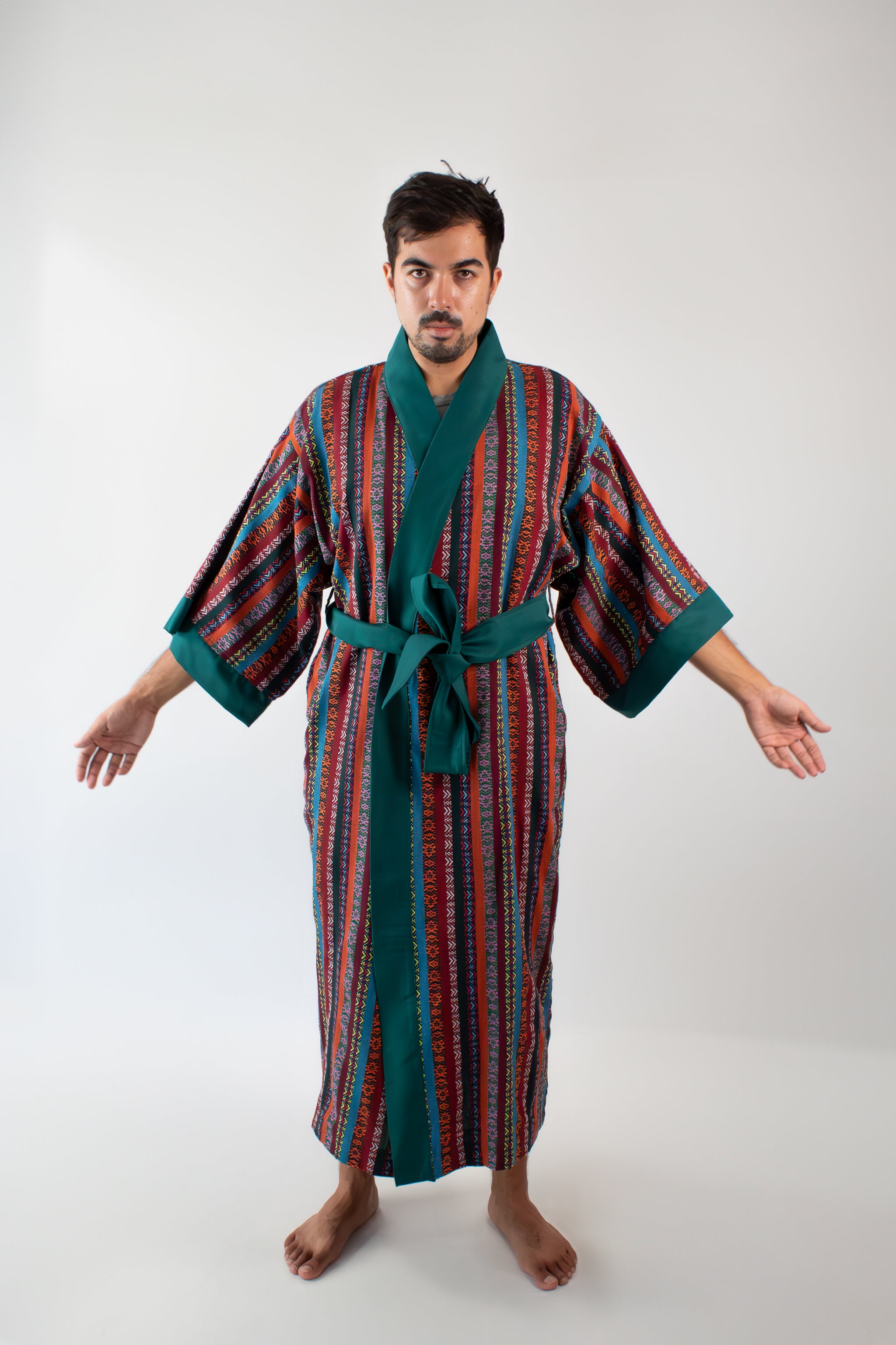 ✦ Ethno-gestreifter Kimono – „Amihans Gnade“