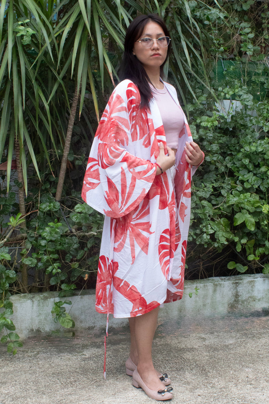 ✦ Sunrise Monstera (Long) – White Kimono with Large Coral Leafs and Butterfly Sleeves