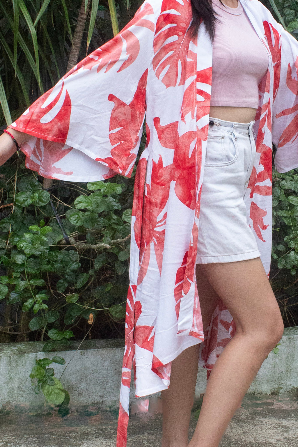 ✦ Sunrise Monstera (Long) – White Kimono with Large Coral Leafs and Butterfly Sleeves