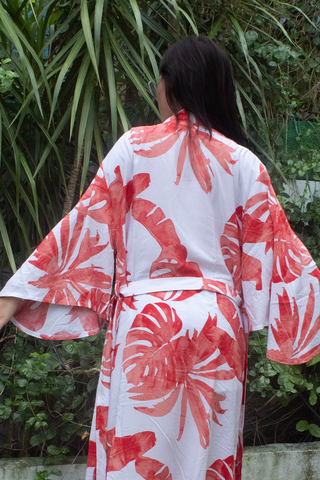 ✦ Sunrise Monstera (Long) – White Kimono with Large Coral Leafs and Butterfly Sleeves