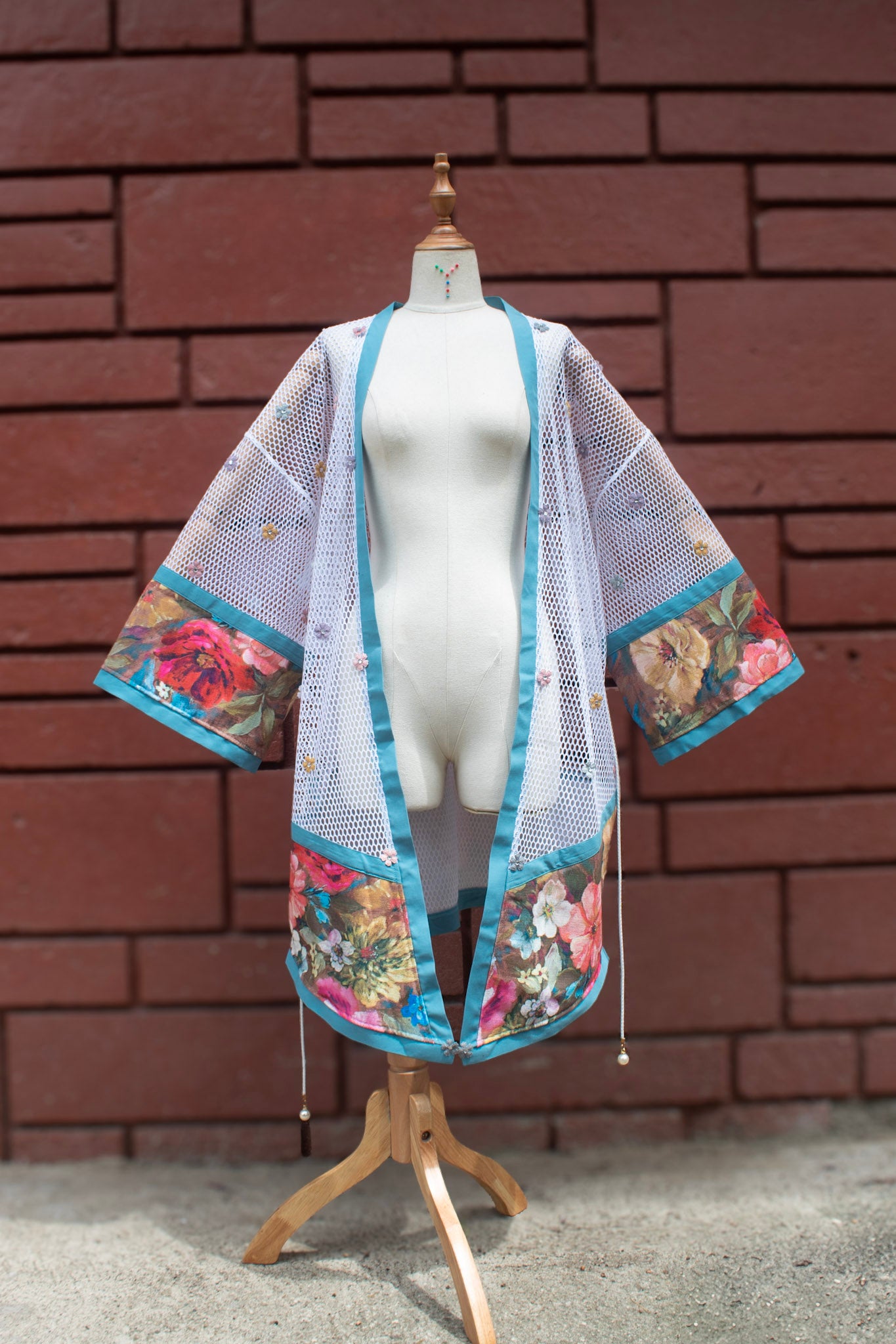 ✦ White Veil Botanica – Sheer Mesh Kimono with Teal Borders & Floral Print