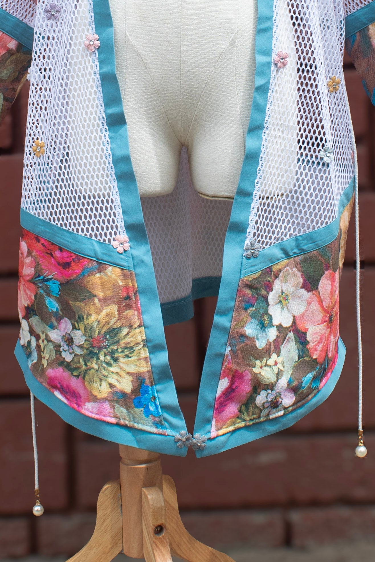 ✦ White Veil Botanica – Sheer Mesh Kimono with Teal Borders & Floral Print