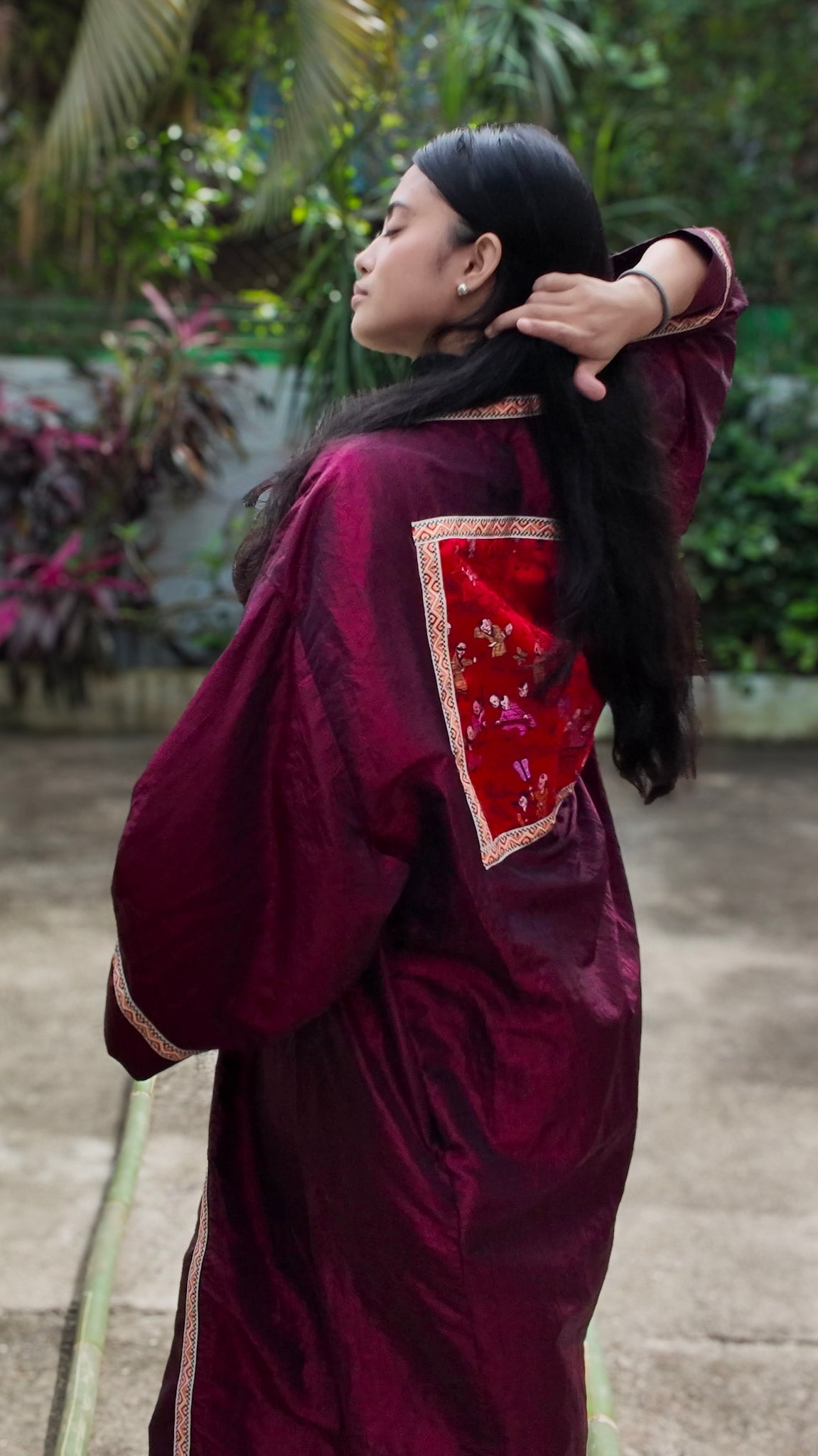 ✦ Shining Merchant – Schimmernder roter Kimono mit Jacquard-Kunstwerk und ethnischem Besatz