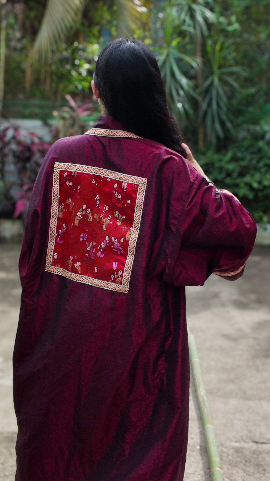 ✦ Shining Merchant – Schimmernder roter Kimono mit Jacquard-Kunstwerk und ethnischem Besatz